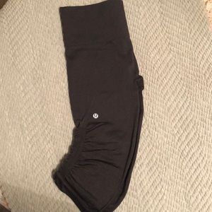 Lululemon Seamless Yoga Capris - Size 6